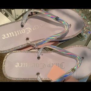 Beautiful glitter silver and light lilac juicy couture sandals super cute!